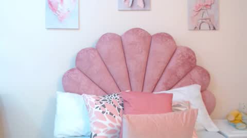 Snapshot of mila_adamss chatting on April 23, 12:29 pm mila_adamss online show from April 23, 12:29 pm