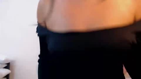 Snapshot of mila_adamss chatting on April 25, 1:41 pm mila_adamss online show from April 25, 1:41 pm
