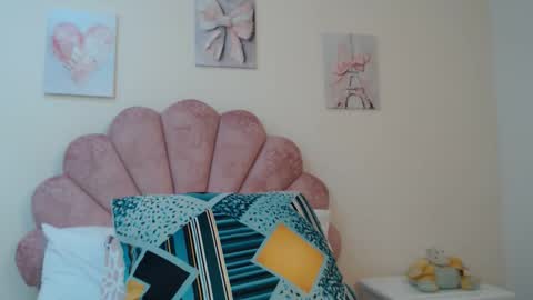 Snapshot of mila_adamss chatting on May 10, 10:31 am mila_adamss online show from May 10, 10:31 am