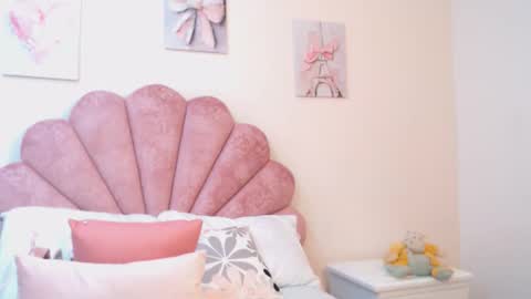 Snapshot of mila_adamss chatting on May 23, 10:19 am mila_adamss online show from May 23, 10:19 am