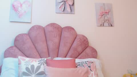 Snapshot of mila_adamss chatting on May 24, 10:31 am mila_adamss online show from May 24, 10:31 am