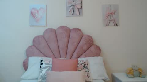 Snapshot of mila_adamss chatting on May 30, 11:18 am mila_adamss online show from May 30, 11:18 am