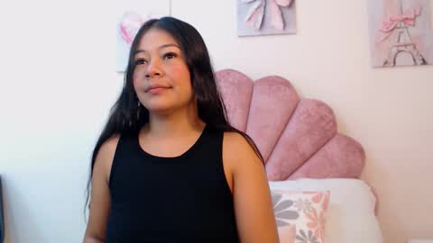 Snapshot of mila_adamss chatting on May 31, 10:55 am mila_adamss online show from May 31, 10:55 am