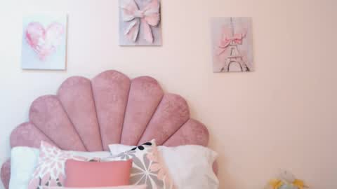 Snapshot of mila_adamss chatting on June 3, 10:51 am mila_adamss online show from June 3, 10:51 am