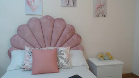 Snapshot of mila_adamss chatting on June 6, 11:04 am mila_adamss online show from June 6, 11:04 am