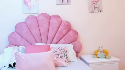 Snapshot of mila_adamss chatting on June 18, 10:52 am mila_adamss online show from June 18, 10:52 am