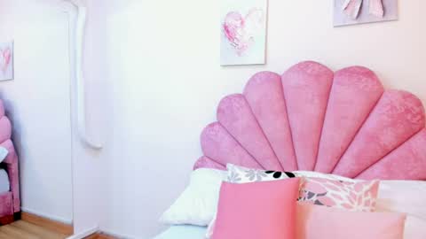 Snapshot of mila_adamss chatting on June 28, 10:43 am mila_adamss online show from June 28, 10:43 am