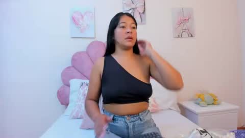 Snapshot of mila_adamss chatting on July 1, 11:12 am mila_adamss online show from July 1, 11:12 am