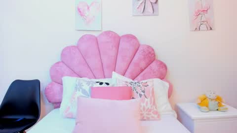 Snapshot of mila_adamss chatting on July 22, 11:02 am mila_adamss online show from July 22, 11:02 am