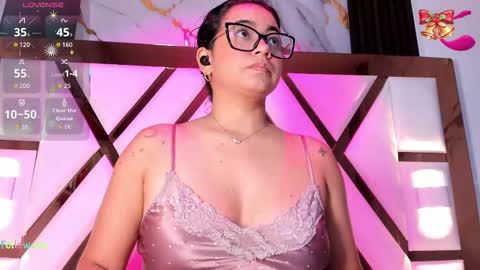 Snapshot of mila_clum chatting on December 16, 6:57 pm Camila online show from December 16, 6:57 pm