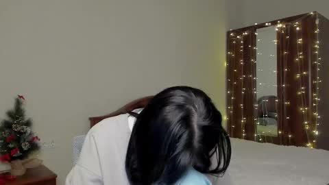 mila_dance_ online show from December 18, 5:02 am