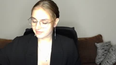 mila_keyy online show from October 29, 10:22 pm
