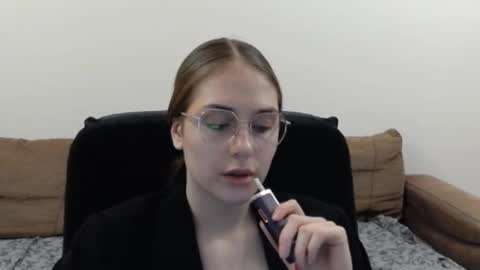 mila_keyy online show from January 18, 8:34 pm