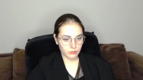 mila_keyy online show from March 13, 8:37 pm