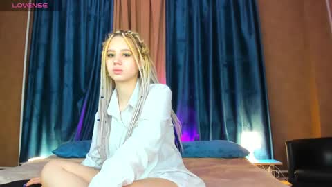 mila_kinor online show from December 25, 11:11 am