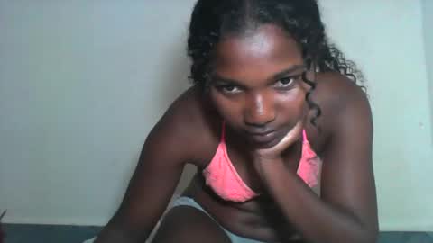 Snapshot of mila_lunah chatting on March 16, 5:50 pm mila_lunah online show from March 16, 5:50 pm