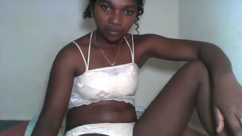 Snapshot of mila_lunah chatting on March 17, 6:11 pm mila_lunah online show from March 17, 6:11 pm