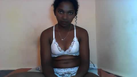 Snapshot of mila_lunah chatting on March 18, 6:38 am mila_lunah online show from March 18, 6:38 am