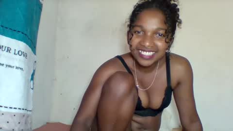 Snapshot of mila_lunah chatting on March 27, 7:36 am mila_lunah online show from March 27, 7:36 am