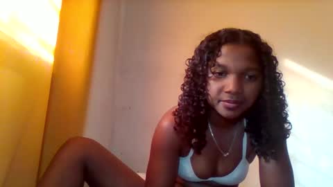 Snapshot of mila_lunah chatting on April 6, 4:46 am mila_lunah online show from April 6, 4:46 am