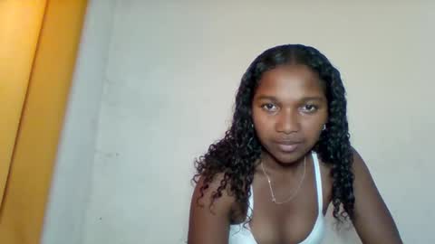 Snapshot of mila_lunah chatting on April 15, 9:27 am mila_lunah online show from April 15, 9:27 am