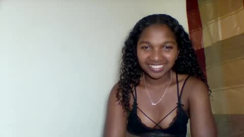 Snapshot of mila_lunah chatting on April 20, 5:59 pm mila_lunah online show from April 20, 5:59 pm
