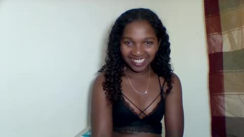 Snapshot of mila_lunah chatting on April 22, 3:53 am mila_lunah online show from April 22, 3:53 am