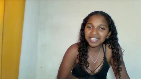 Snapshot of mila_lunah chatting on April 23, 12:29 pm mila_lunah online show from April 23, 12:29 pm