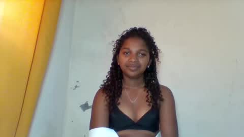 Snapshot of mila_lunah chatting on May 8, 4:18 am mila_lunah online show from May 8, 4:18 am