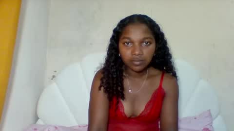 Snapshot of mila_lunah chatting on May 19, 1:56 am mila_lunah online show from May 19, 1:56 am