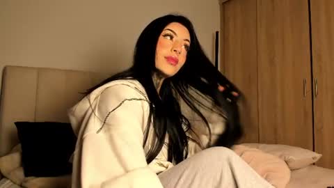Snapshot of mila_monty__ chatting on July 12, 2:13 am online show from July 12, 2:13 am