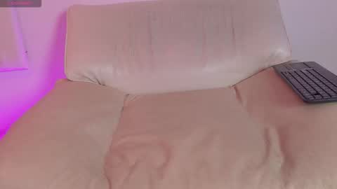 Snapshot of mila_n_max chatting on October 26, 12:49 am Mila Max online show from October 26, 12:49 am