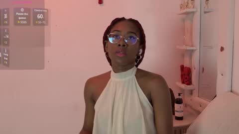 Snapshot of mila_n_max chatting on November 18, 12:09 pm Mila Max online show from November 18, 12:09 pm