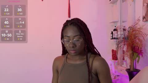 Snapshot of mila_n_max chatting on November 29, 12:08 pm Mila Max online show from November 29, 12:08 pm