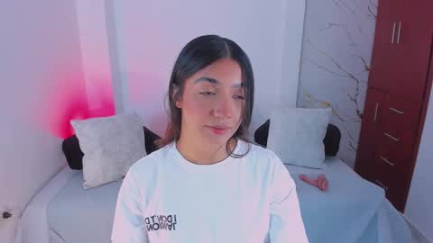 Snapshot of mila_rose1 chatting on March 28, 1:38 am martina online show from March 28, 1:38 am