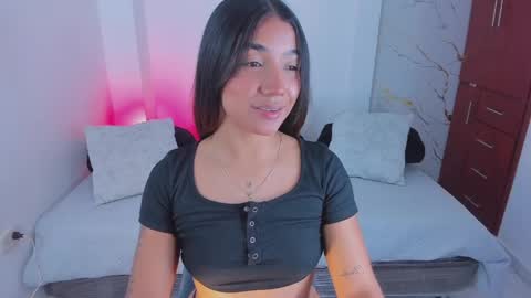 Snapshot of mila_rose1 chatting on April 7, 1:06 am martina online show from April 7, 1:06 am