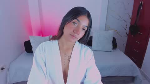 Snapshot of mila_rose1 chatting on April 8, 1:16 am martina online show from April 8, 1:16 am