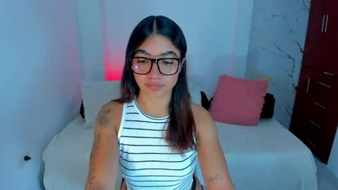 Snapshot of mila_rose1 chatting on April 22, 1:52 am martina online show from April 22, 1:52 am