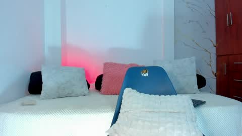 Snapshot of mila_rose1 chatting on April 28, 2:27 am martina online show from April 28, 2:27 am
