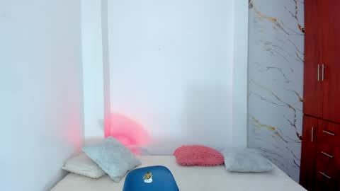 Snapshot of mila_rose1 chatting on May 6, 12:52 am martina online show from May 6, 12:52 am