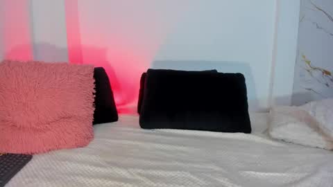Snapshot of mila_rose1 chatting on June 5, 6:52 am martina online show from June 5, 6:52 am