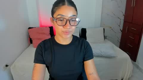 Snapshot of mila_rose1 chatting on June 15, 3:20 am martina online show from June 15, 3:20 am