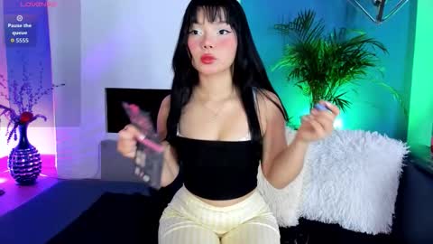 Snapshot of mila_shay chatting on March 8, 11:58 am Mila online show from March 8, 11:58 am