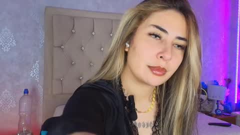 Snapshot of mila_smirnovavk chatting on March 13, 4:08 am MILA online show from March 13, 4:08 am