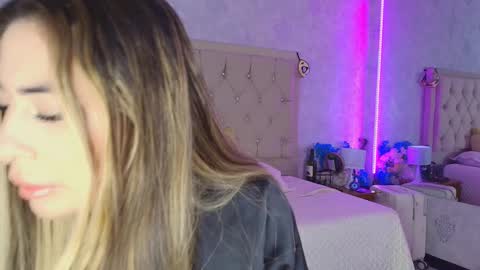 Snapshot of mila_smirnovavk chatting on March 17, 3:55 am MILA online show from March 17, 3:55 am