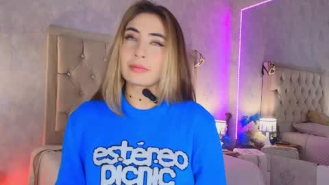 Snapshot of mila_smirnovavk chatting on March 23, 3:54 am MILA online show from March 23, 3:54 am