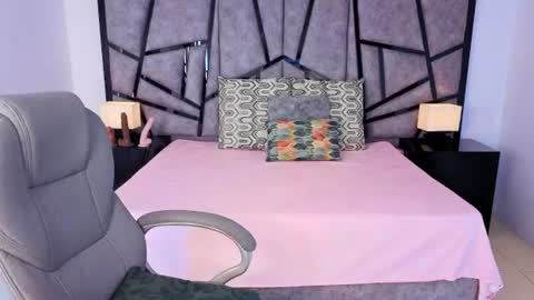 milaa_star online show from August 5, 5:54 am