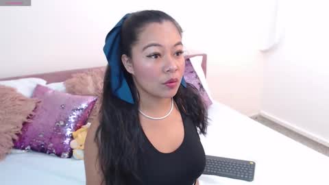 Snapshot of milaaadams chatting on March 11, 11:38 am mila online show from March 11, 11:38 am