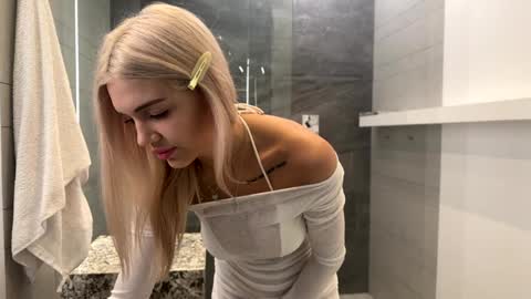 Mila and u can call me sweet bunny online show from May 19, 9:48 am