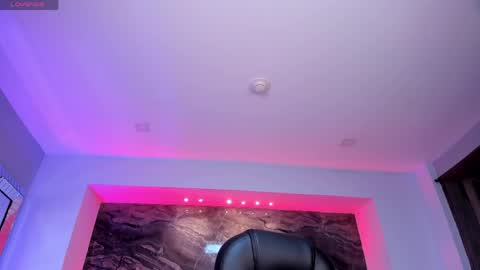 Snapshot of milacoleman chatting on April 3, 3:04 am Mila online show from April 3, 3:04 am
